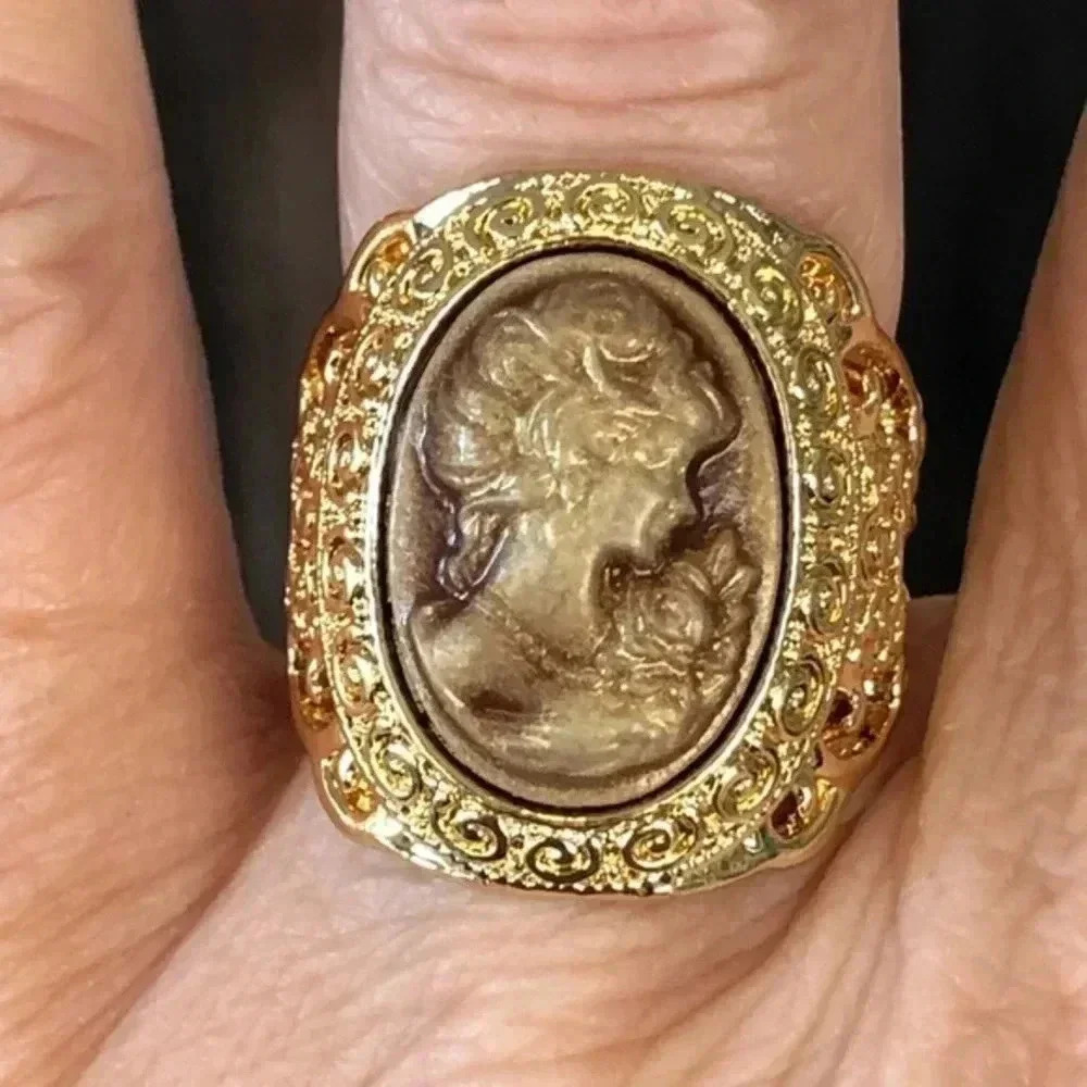Beige Tan Brown Antique Vintage Style Cameo Lady Portrait Crystal Gold Ring 25$